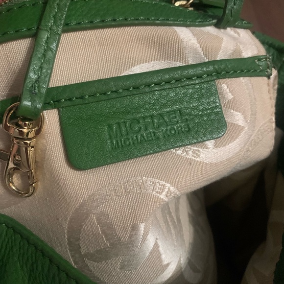 Michael Kors Push Lock Shoulder Tote Genuine Pebble Leather EUC - Picture 8 of 8